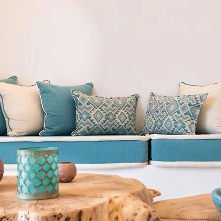 Kelly & 4* Naousa (Paros)