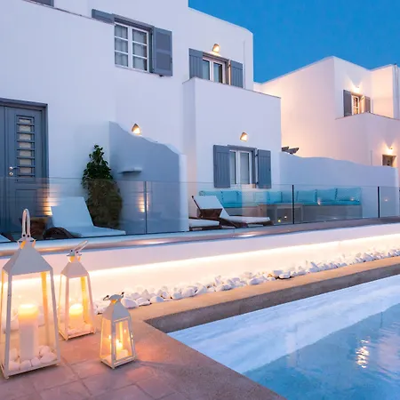 Kelly & 4* Naousa (Paros)