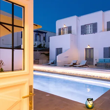 Kelly & 4* Naousa (Paros)