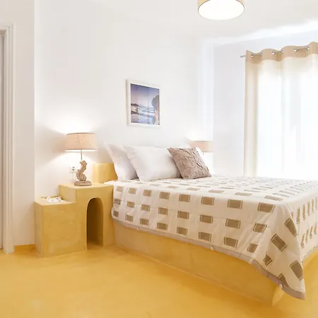 Kelly & Apartahotel Naousa (Paros)