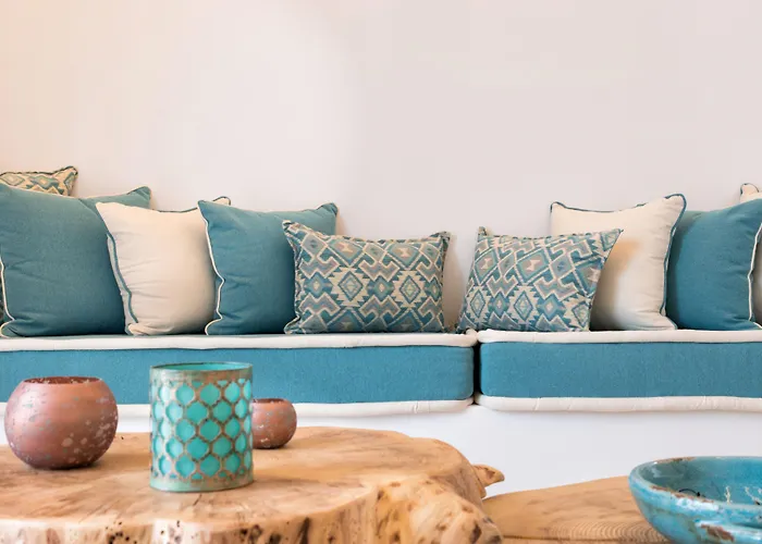 Kelly & 4* Naousa (Paros)