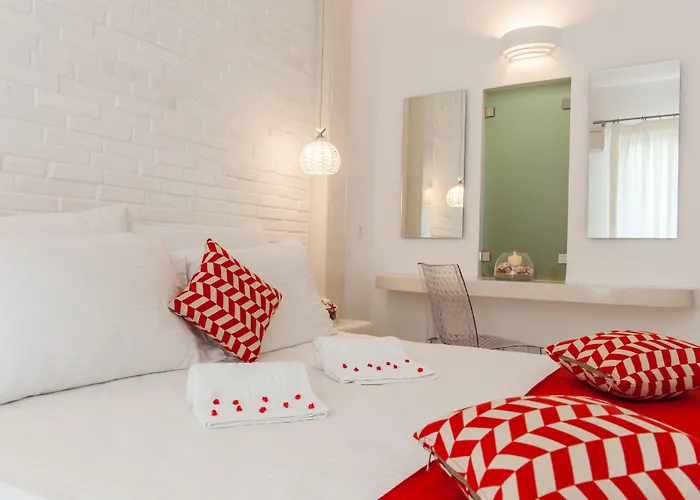 Kelly & Aparthotel Naousa (Paros)