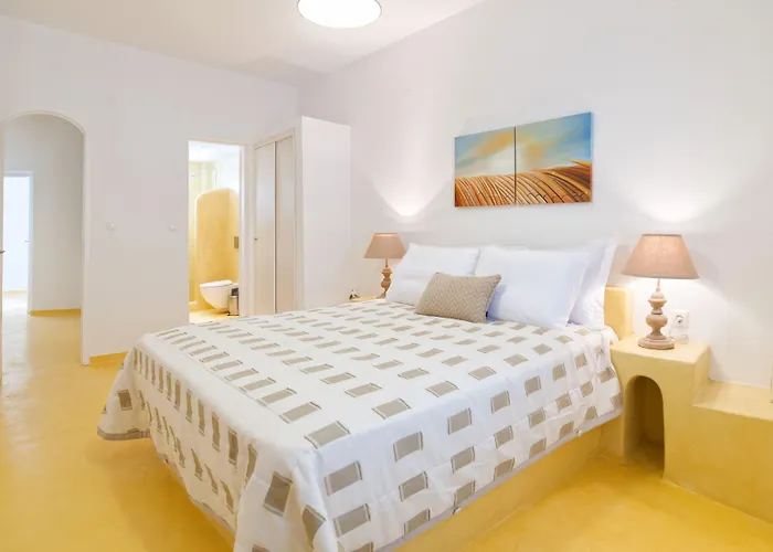 Kelly & Aparthotel Naousa (Paros)