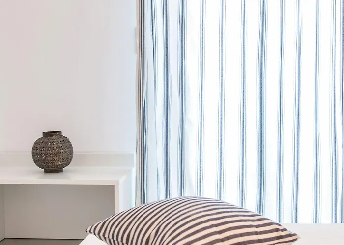 Kelly & 4* Naousa (Paros)