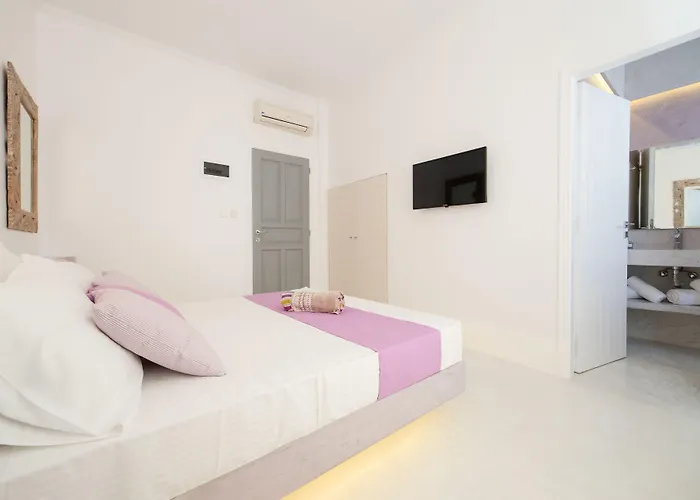 Kelly & Aparthotel Naousa (Paros)