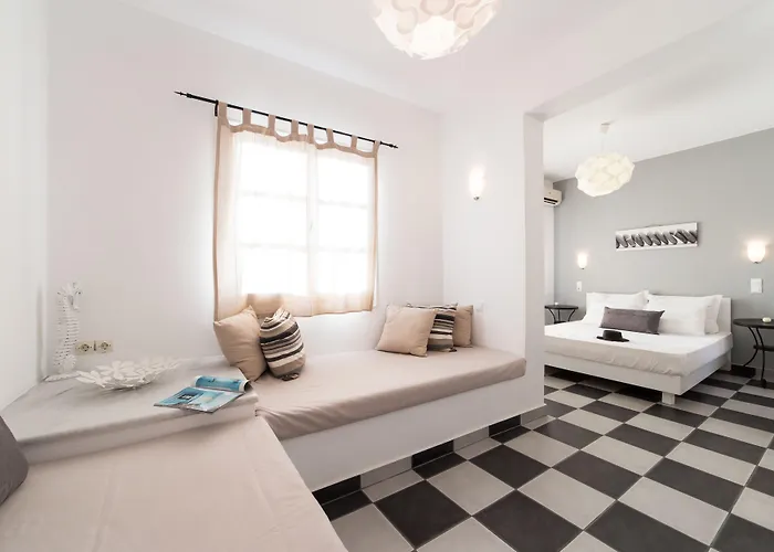 Aparthotel Kelly & Naousa (Paros)