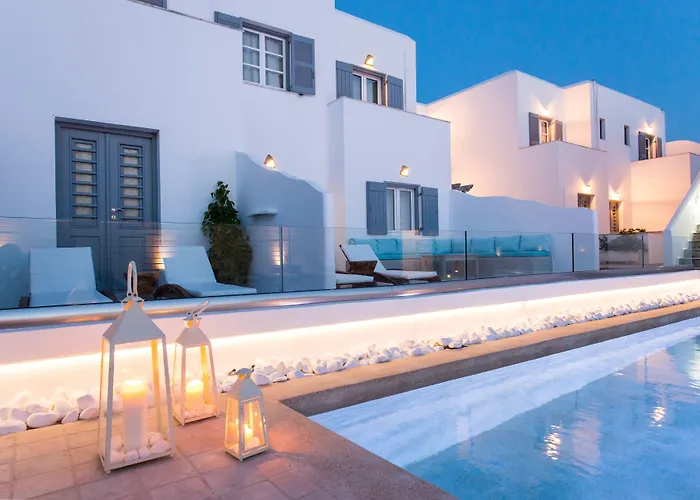 Kelly & 4* Naousa (Paros)