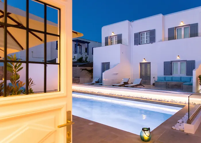 Kelly & 4* Naousa (Paros)