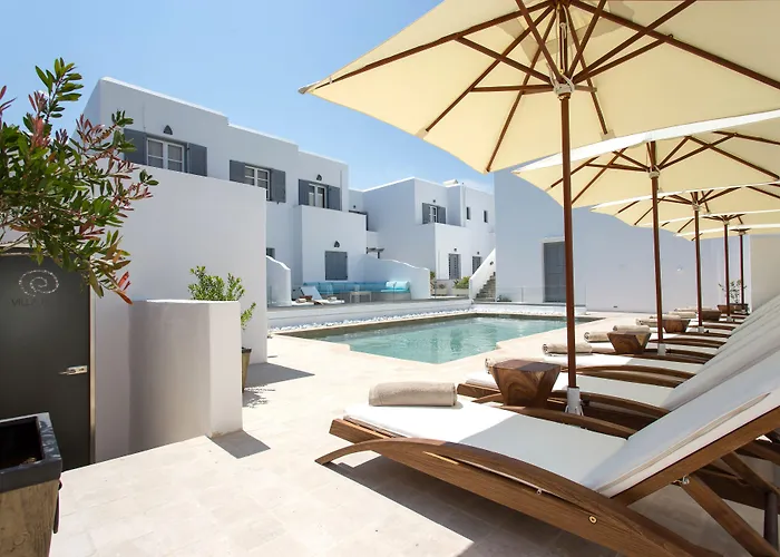 Kelly & 4* Naousa (Paros)