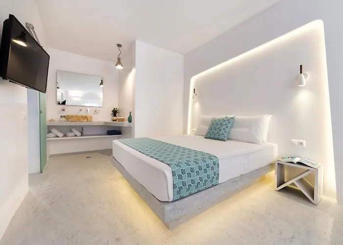 Kelly & Aparthotel Naousa (Paros)