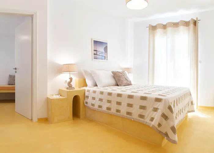 Kelly & Aparthotel Naousa (Paros)