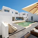 Kelly & Ξενοδοχείο με διαμερίσματα 4*