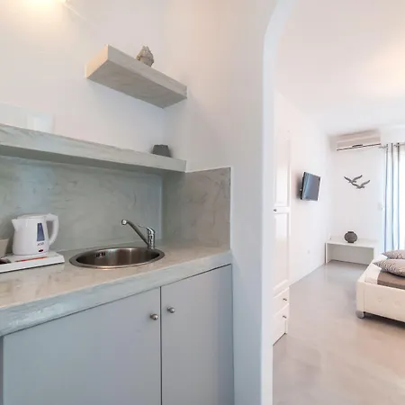 Kelly & Lägenhetshotell Naousa