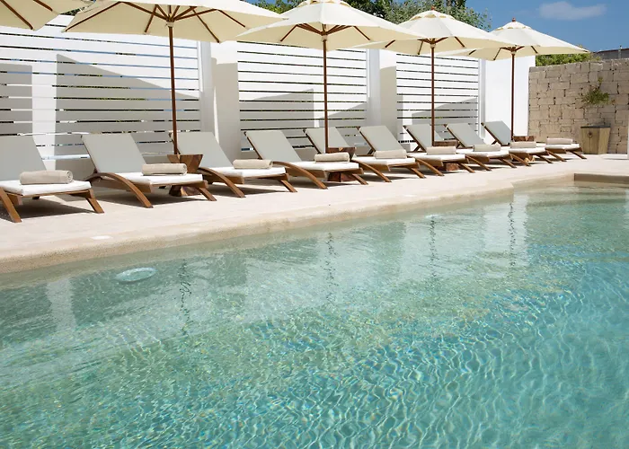 Kelly & Νάουσα